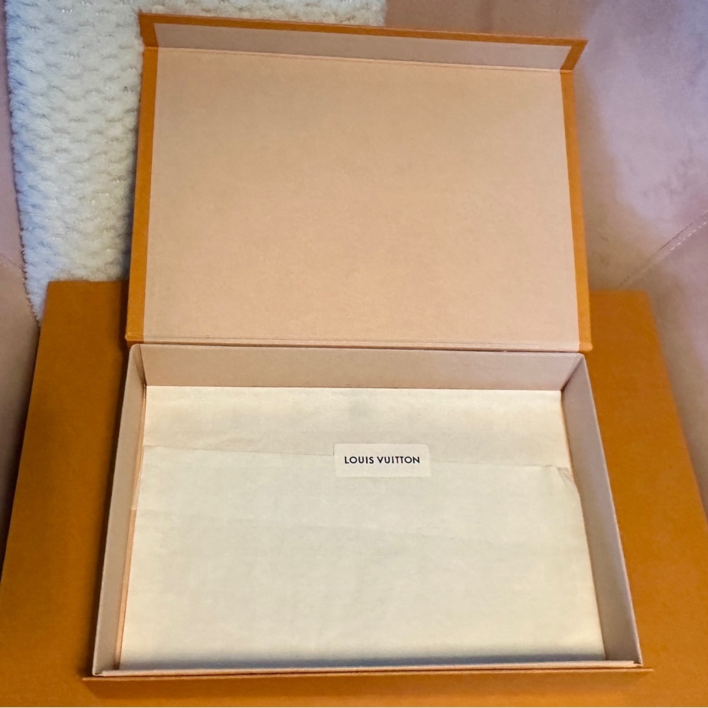 Louis Vuitton Agenda Storage Box - Medium Size - Picture 2 of 7